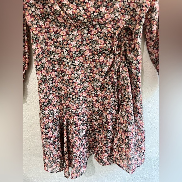 Black Tape Petite Front Fit & Flare Dress size PM Preowned  like new condition - Picture 11 of 16